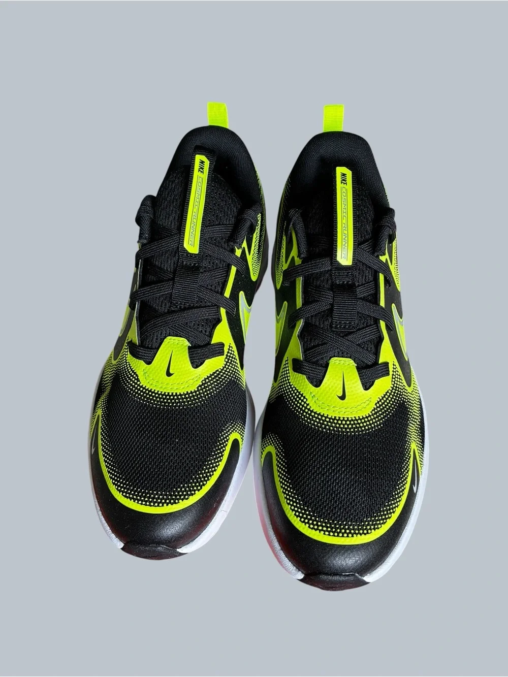 Nike Cosmic Runner Big Kids’ Size US 6.5 youth/men and 8 women NEW